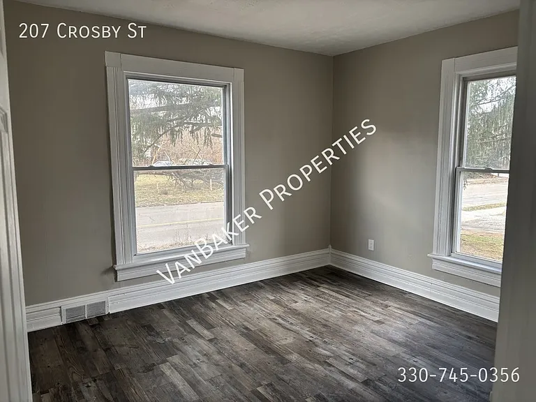 207 Crosby St — Photo 2