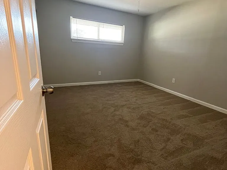 1744 Lyle Ave — Photo 20