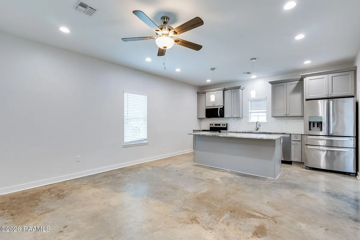 Building Photo - 204 Romero St #C