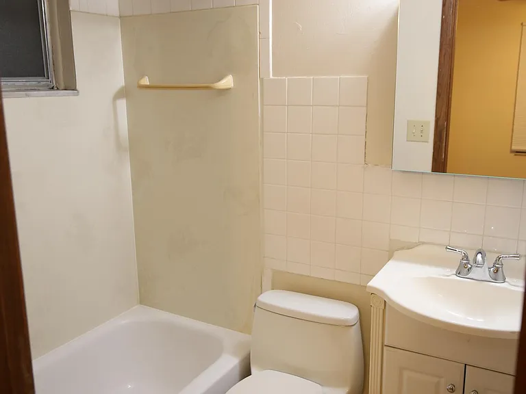 1369 Forsythe Ave — Photo 4