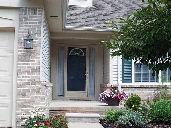 5th image of 229 Four Seasons Dr #1