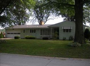 2420 Hawthorne Dr, Cedar Falls, IA 50613