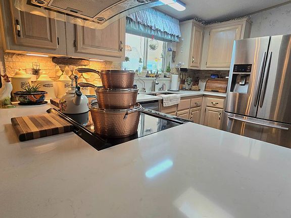 4th image of 380 Lake Erie Ln