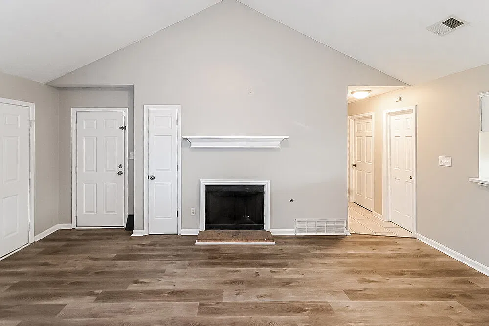 3 bed, 2.0 bath, 1200 sqft, $2,270 — Photo 4