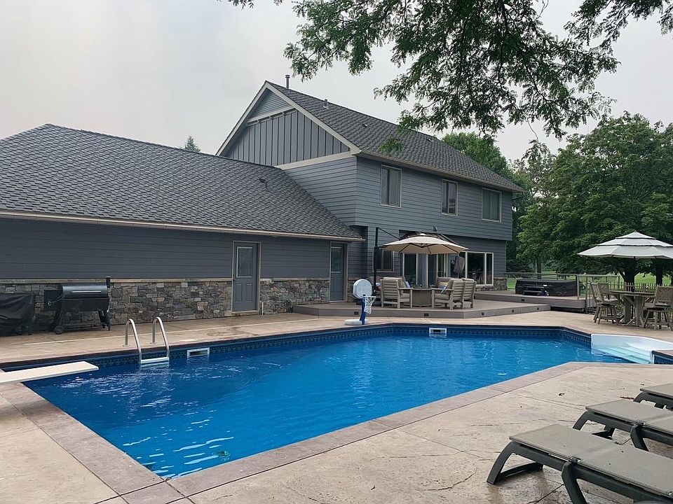 1st image of 637 Stonebrooke Dr