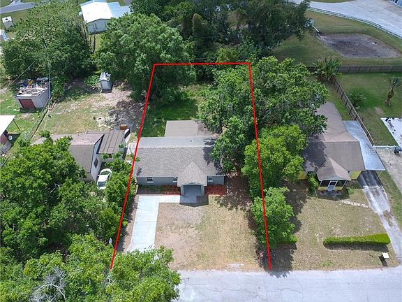 2nd image of 117 Palm Dr SW