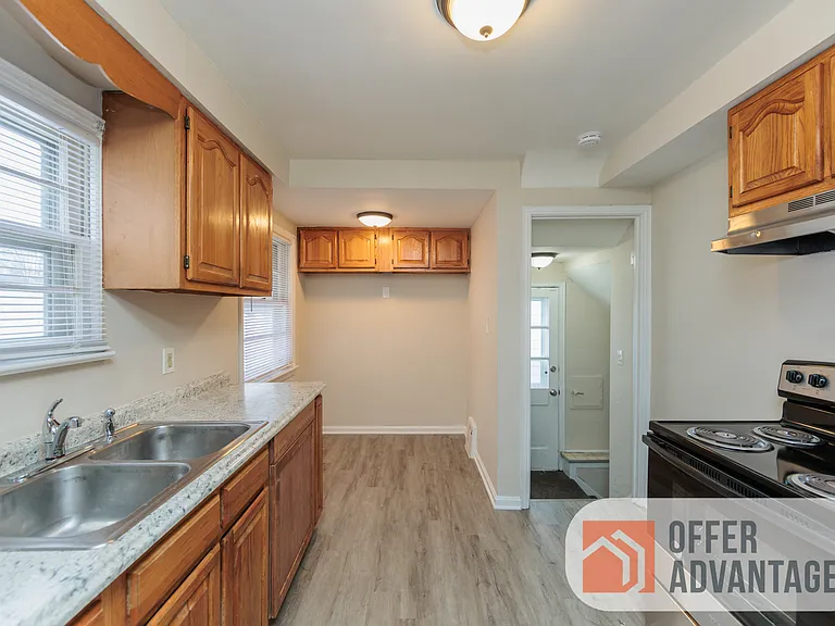 12404 Willard Ave — Photo 9