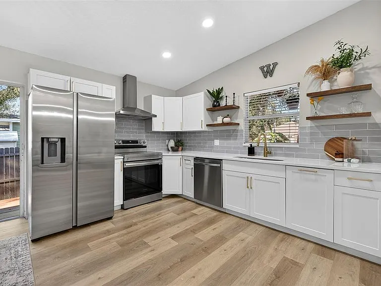 1909 E Henry Ave — Photo 14