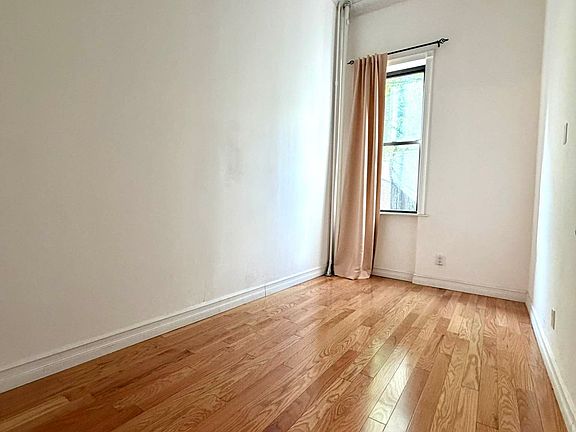 3rd image of 143 Nassau Ave #G