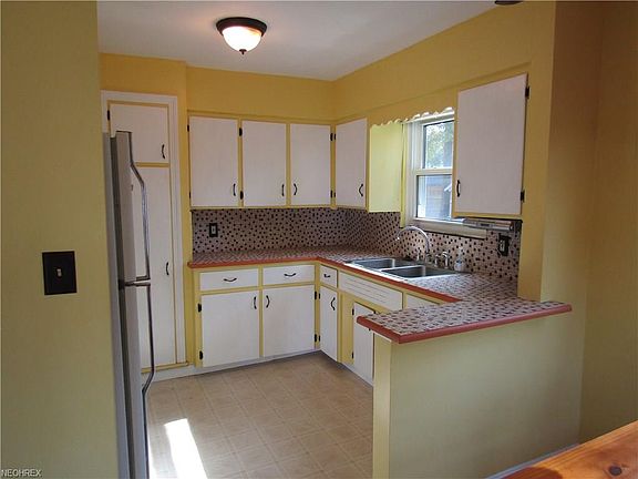 3rd image of 632 Francis Ave