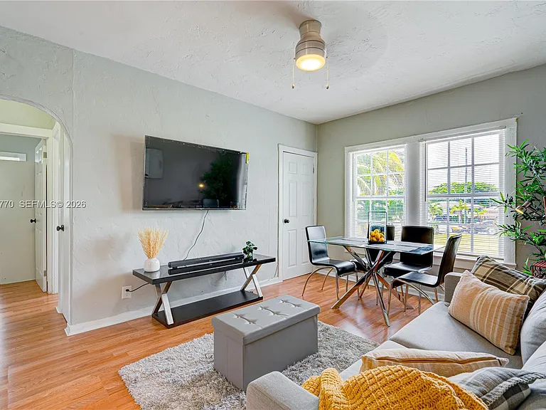 227 SW 30th Ave #B — Photo 6
