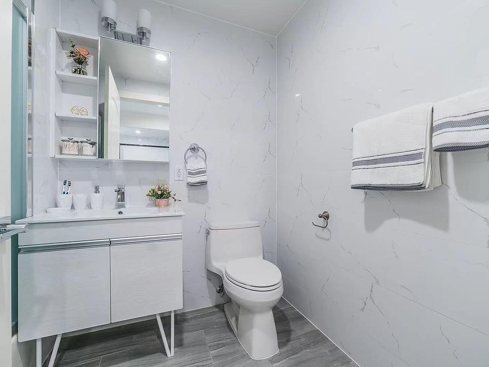 1st image of 14425 Sanford Ave APT 2N