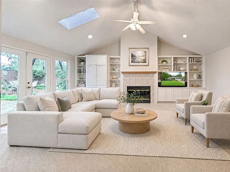 3032 Hollandale Ln — Photo 2