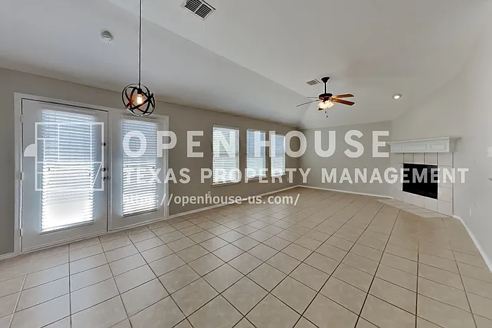 3 bed, 2.0 bath, 2022 sqft, $2,175 — Photo 3