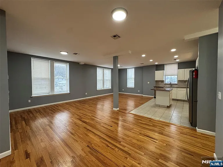 610 Devon St — Photo 5
