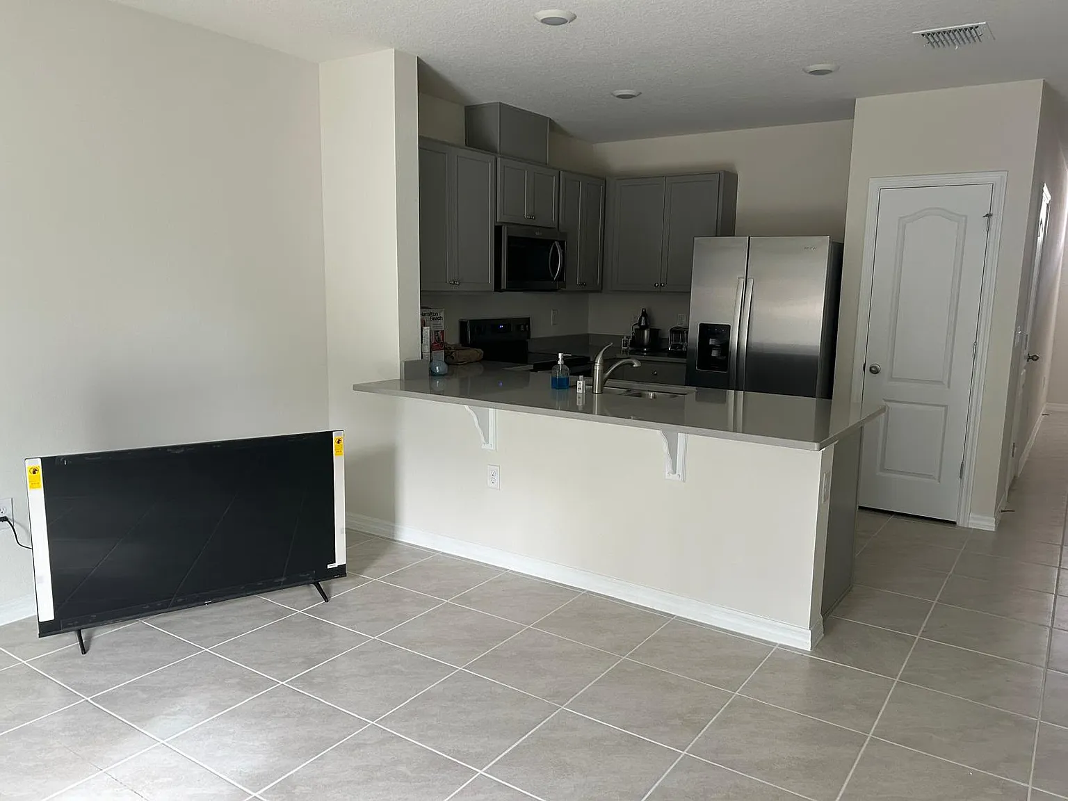 3 bed, 2.5 bath, 1464 sqft, $1,960 — Photo 4