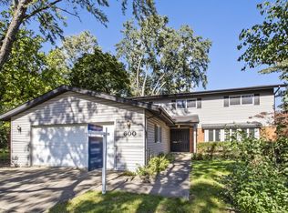 600 Fairway Dr, Glenview, IL 60025