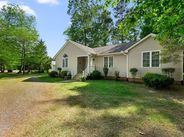 326 Chase St, Kilmarnock, VA 22482