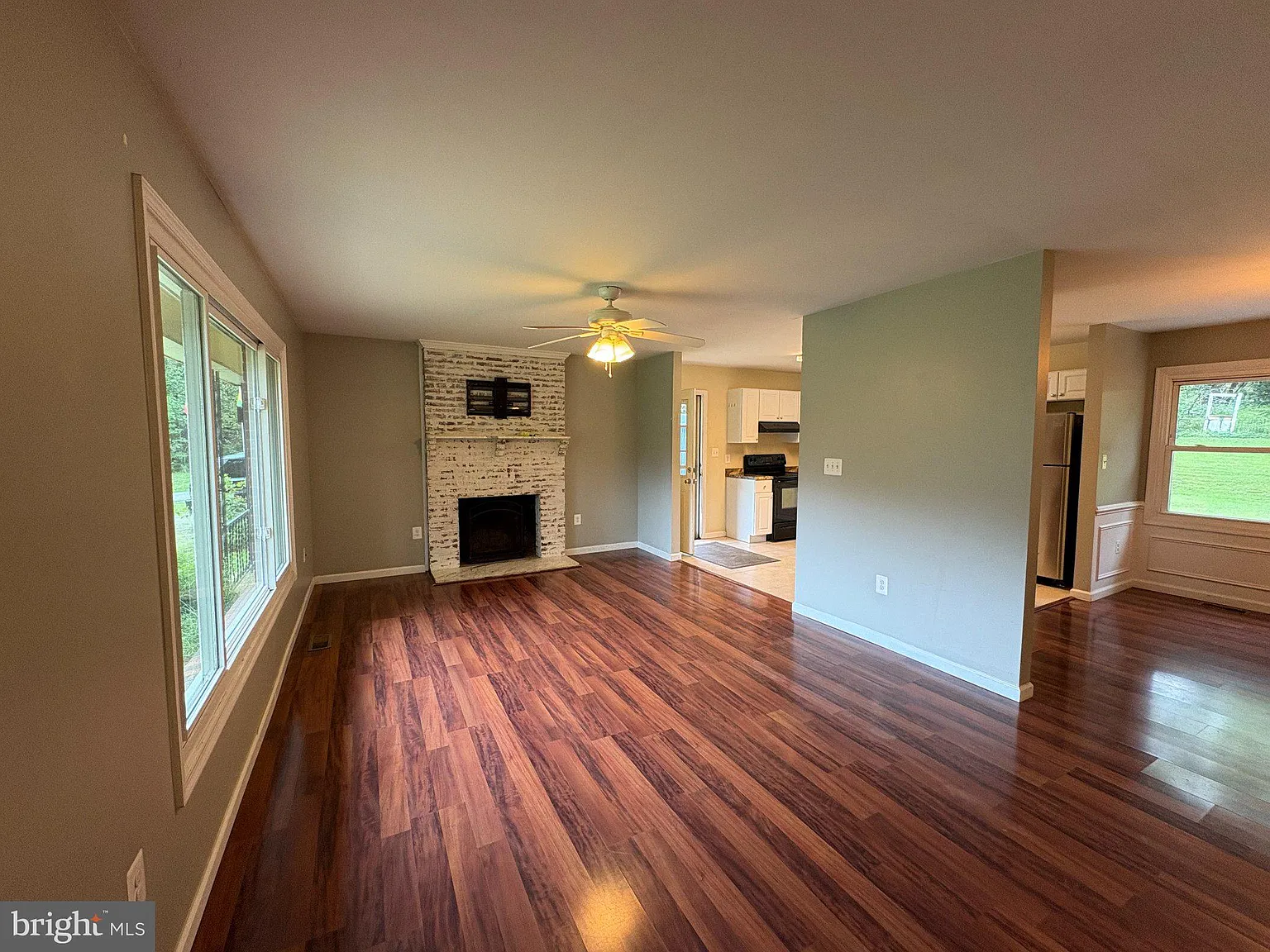 3 bed, 2.0 bath, 1627 sqft, $2,500 — Photo 2