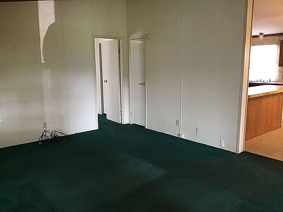 4th image of 49631 Wintergreen Dr