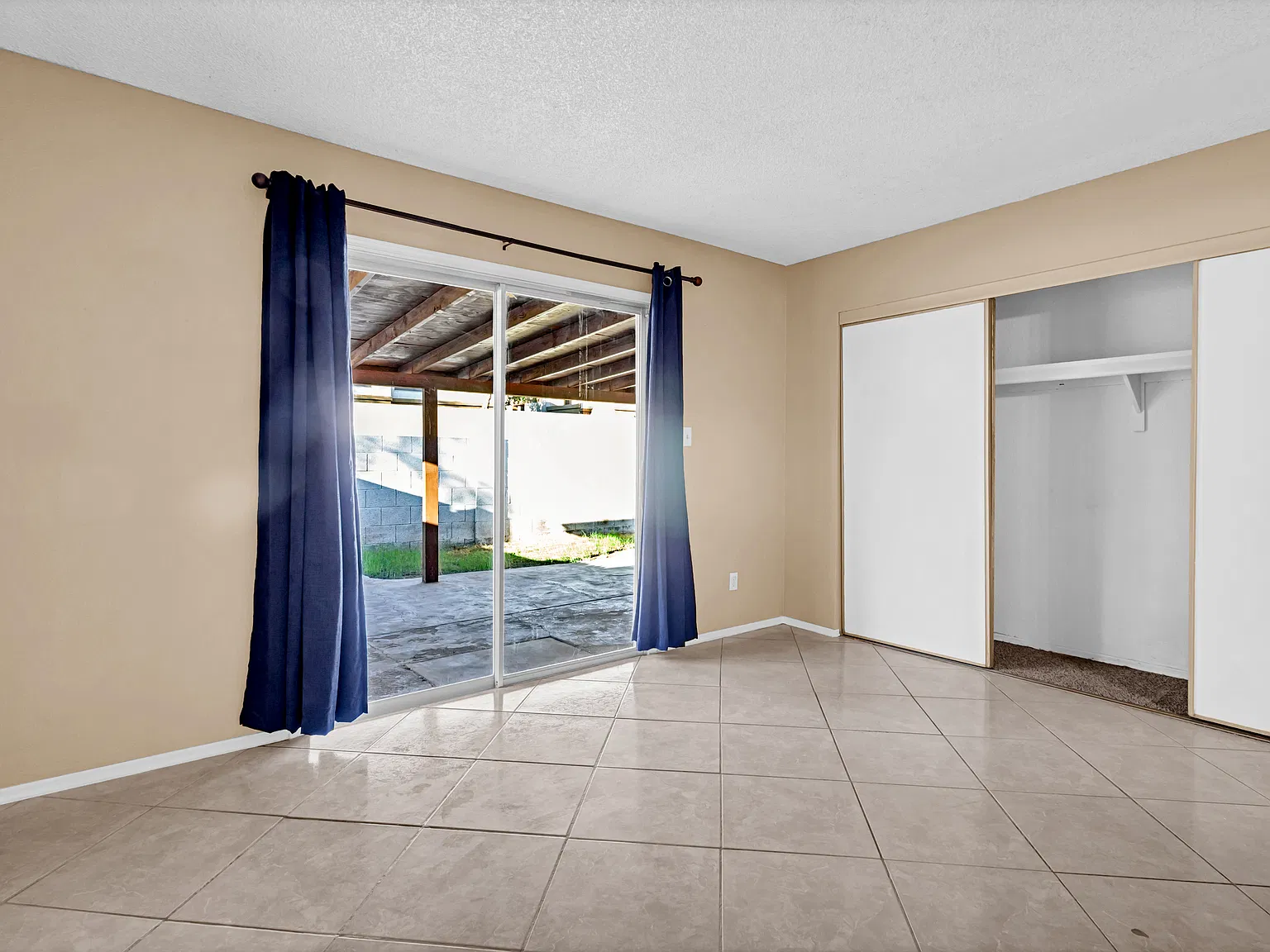 3 bed, 1052 sqft, $1,900 — Photo 4