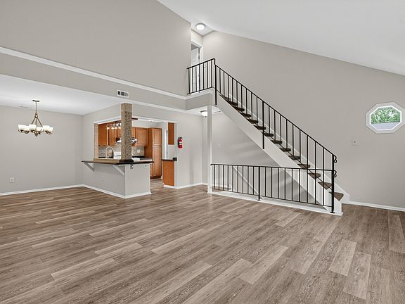 5th image of 726 Sedgewick Ct