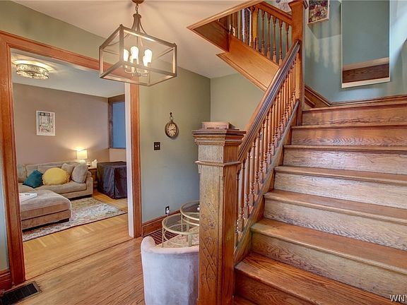 4th image of 24 Leamington Pl
