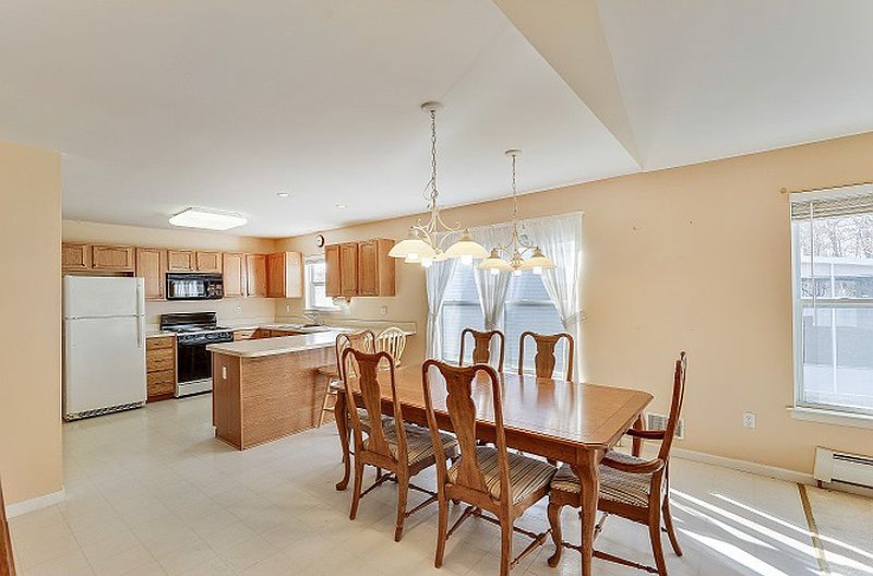 2nd image of 25 Lena Ct