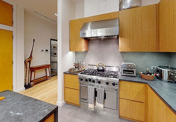 5th image of 79 Warren St APT 2