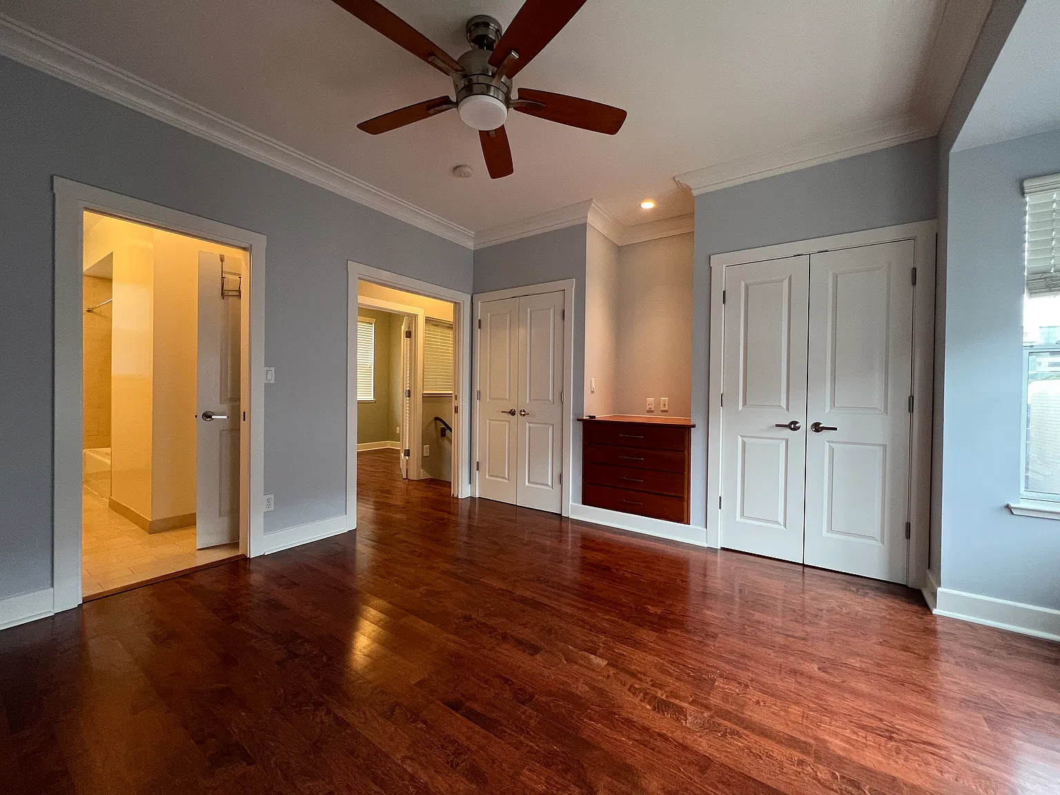 3 bed, 1900 sqft, $3,300 — Photo 4