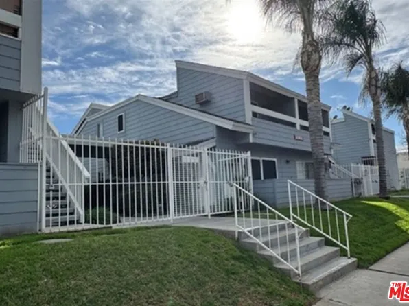 20930 Parthenia St Unit 207, Canoga Park, CA 91304