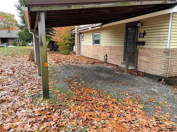 5th image of 210 Skyline Dr