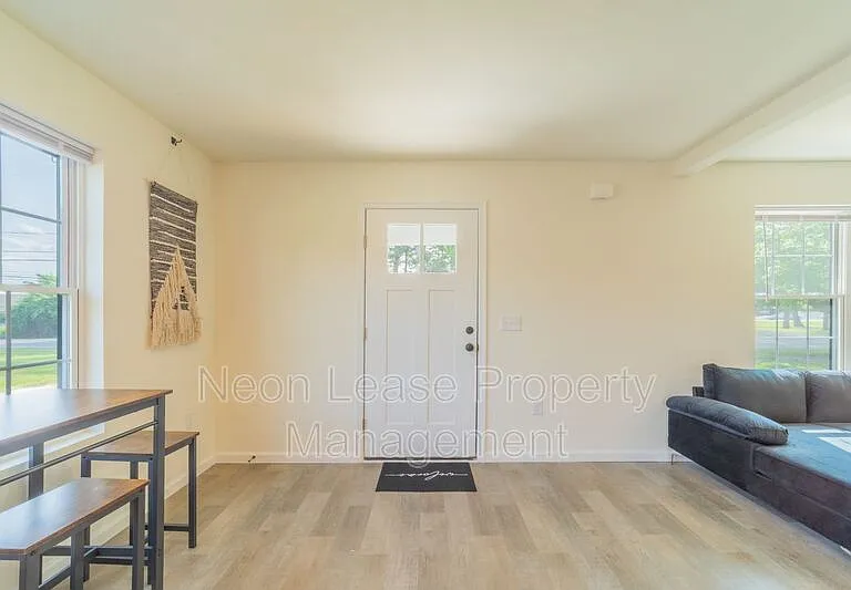 674 N Bedford St — Photo 11