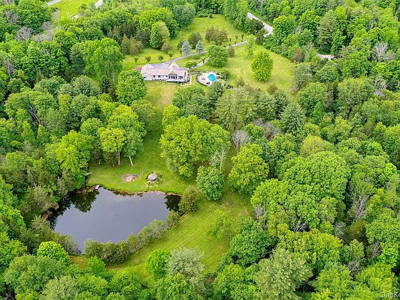 4th image of 129 Clinton Corners Road