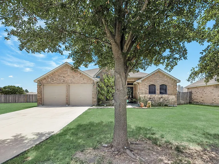 621 Tumbleweed Dr — Photo 2