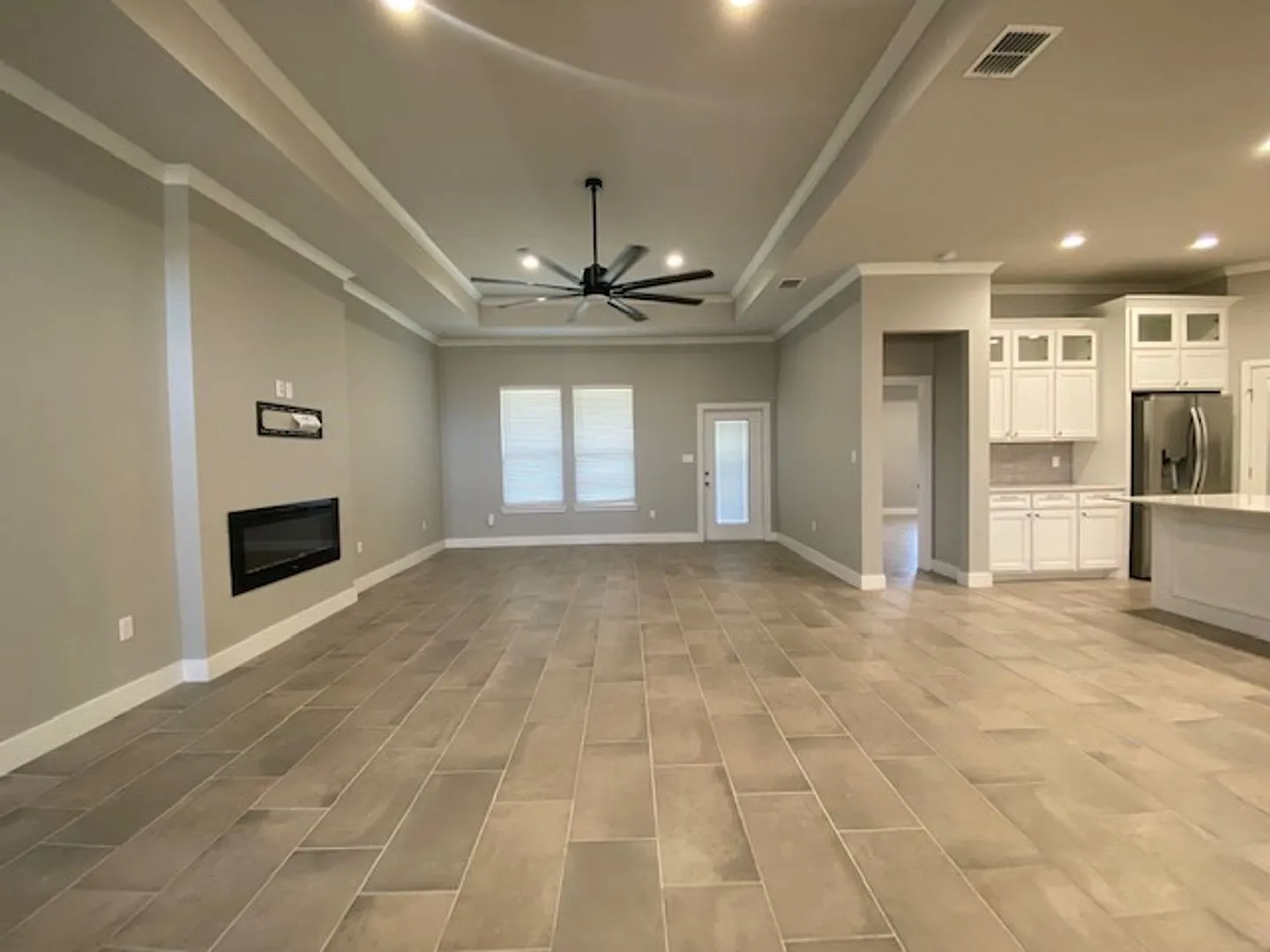 Stunning Southside Home w/ Solar Panels! — Photo 3