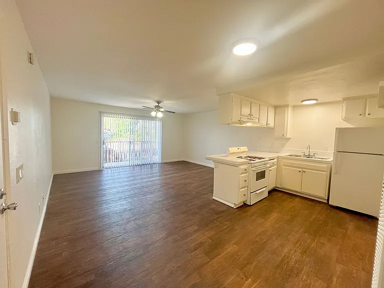 264 Avalon Dr — Photo 1