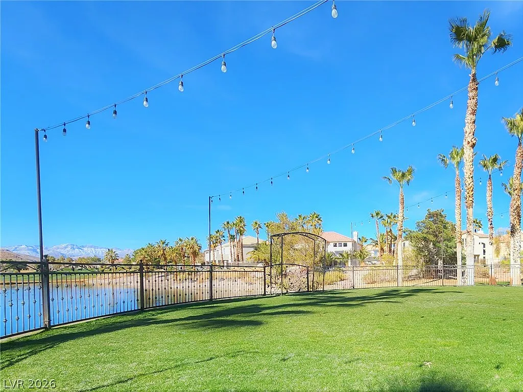 4 bed, 2.5 bath, 2668 sqft, $2,380 — Photo 4