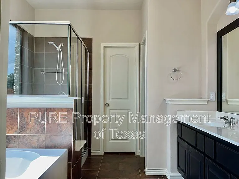 1932 Kempwood Loop — Photo 14