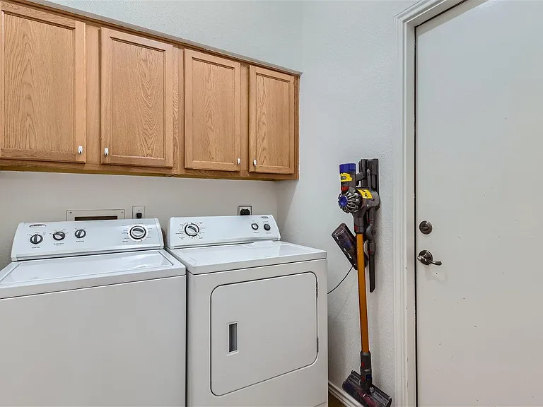 1717 Thompson Trl — Photo 23