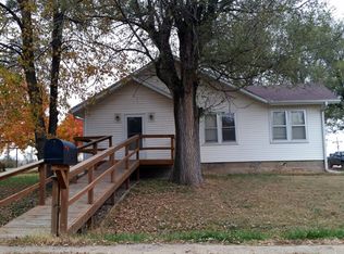 214 Center St, Marysville, KS 66508