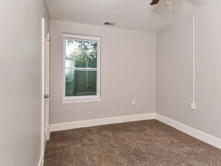 5111_025_bedroom_13383210.jpg