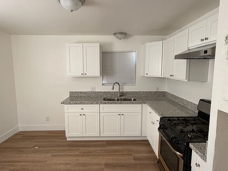 719 E Roosevelt Ave — Photo 3