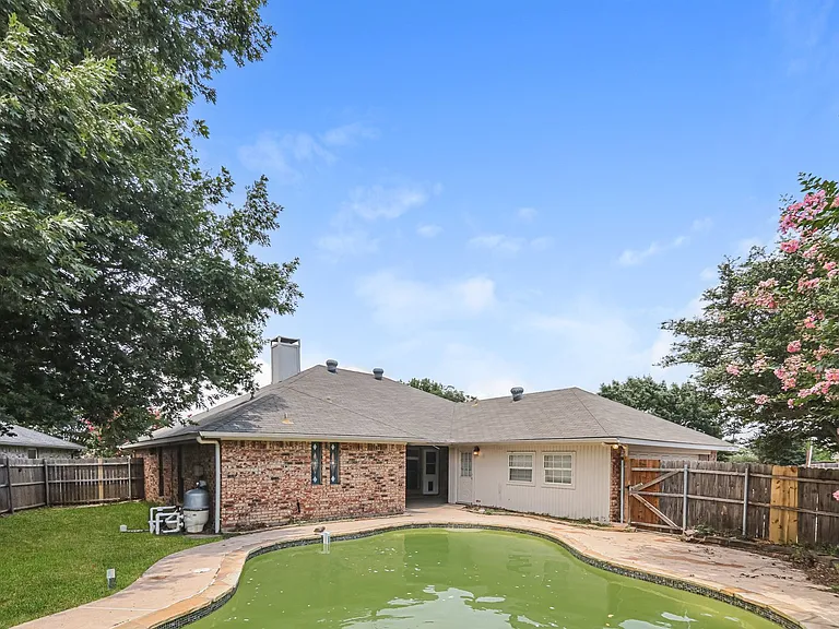 401 Kathy Ln — Photo 15