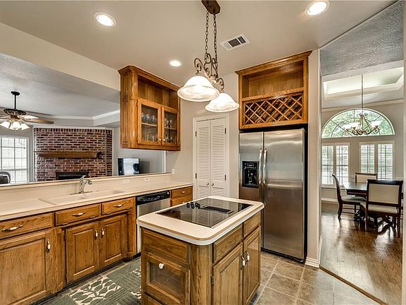 5th image of 806 Blue Spruce Ct