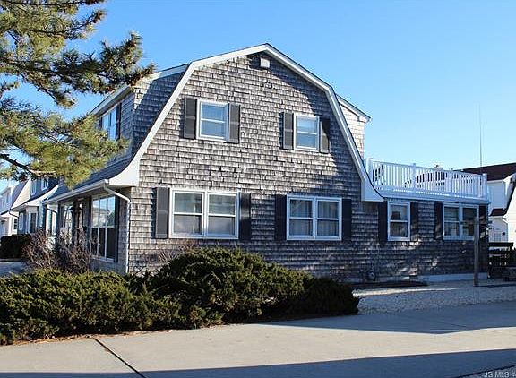 2nd image of 22 W Ramapo Ln