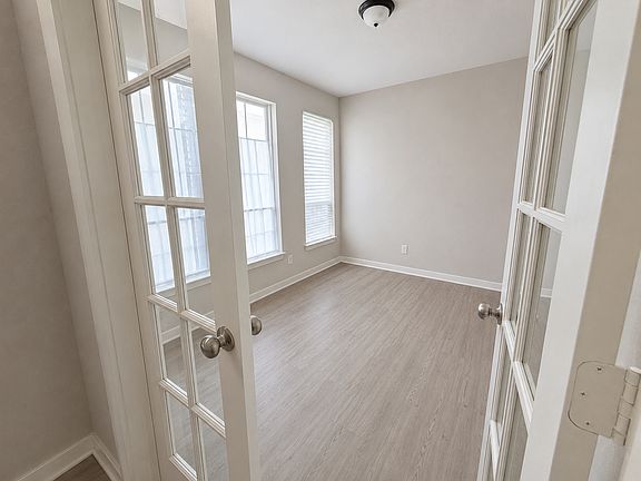 2nd image of 125 University Ave