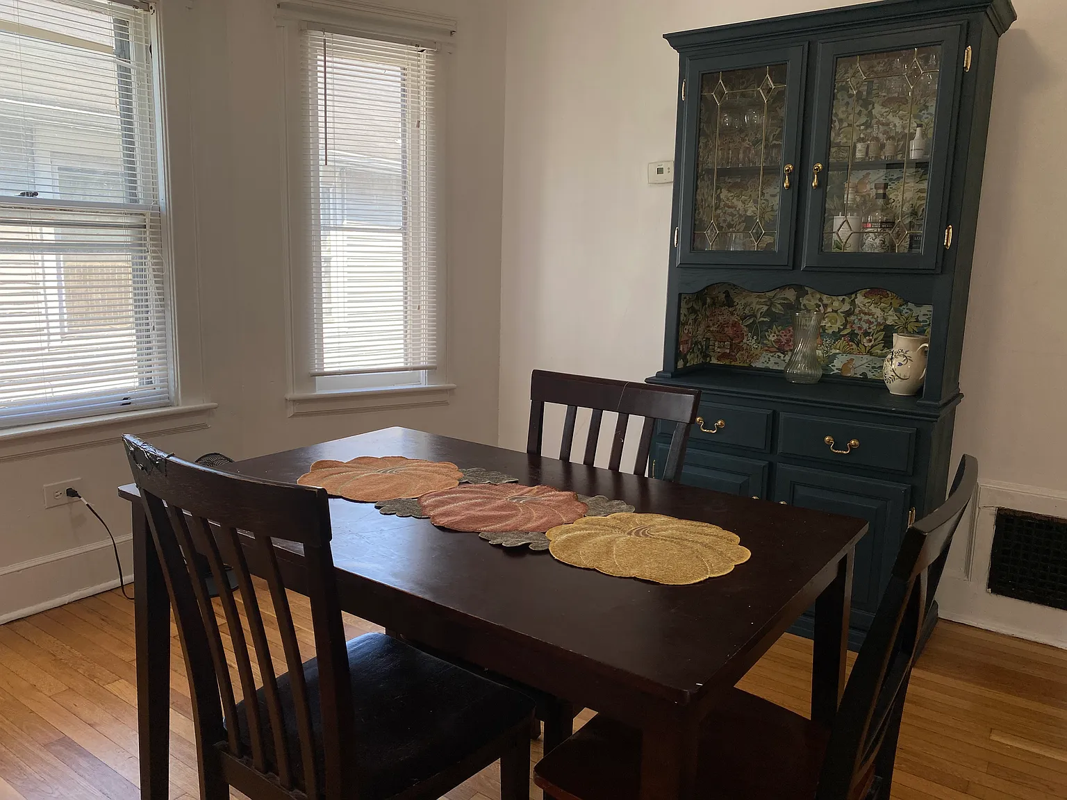 3 bed, 1000 sqft, $2,325 — Photo 4