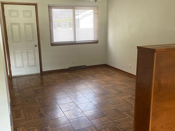 4th image of 1004-1006 N Sumac Dr