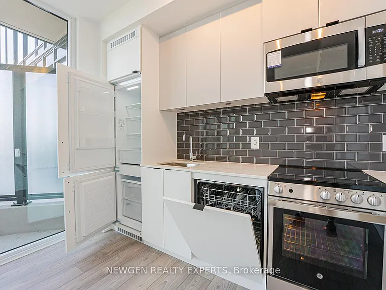 285 Dufferin St #1203 — Photo 14